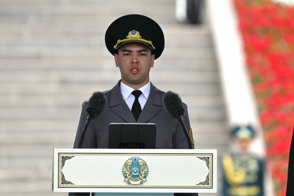 Әскери оқу орындарының 14 түлегі Президенттің қолынан офицерлік шен алды