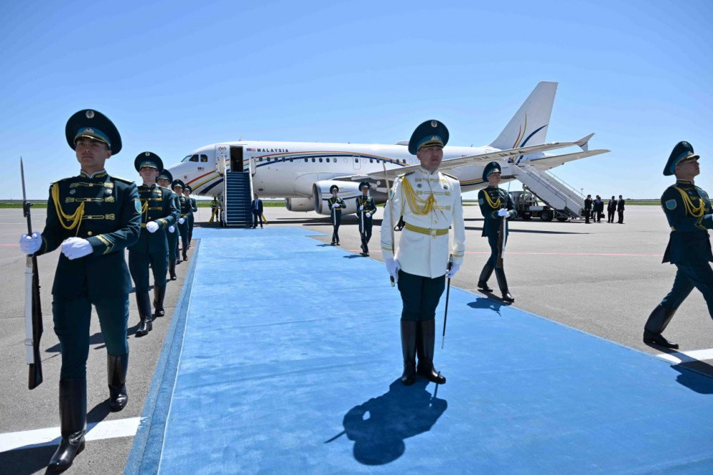 Президент Малайзия Премьер-министрін шығарып салды