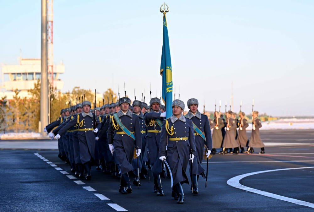 Тоқаев Путинді елорда әуежайында қарсы алды