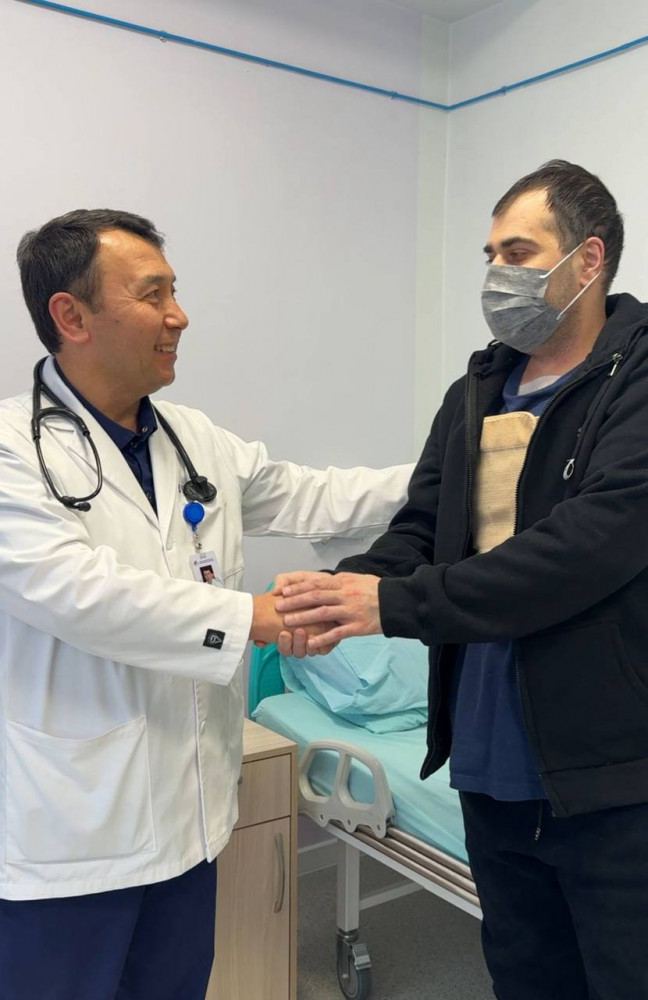 "Энергетик ішпеңіздер": Алматыда жүрегіне трансплантация жасатқан науқас емханадан шықты