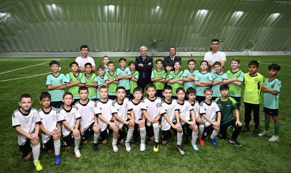 Президент балалар футбол академиясын аралап көрді
