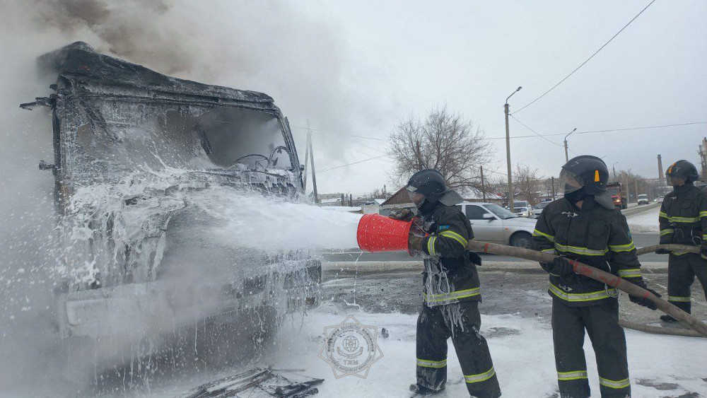 Абай облысының құтқарушылары жүк көлігіндегі өртті сөндірді