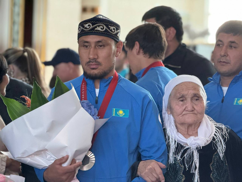 Паралимпиада ойындарының  жеңімпаздары мен жүлдегерлері елге оралды