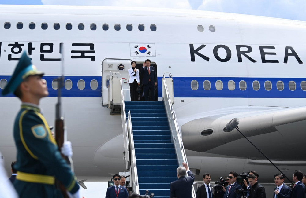 Тоқаев мемлекеттік сапары аяқталған Корея Президентін шығарып салды