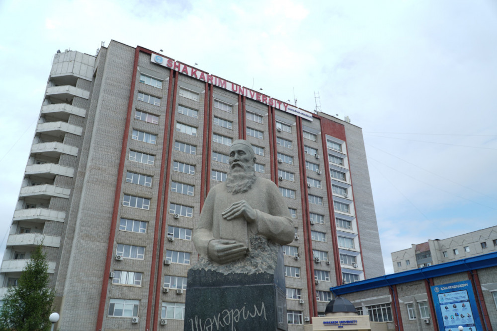 Фоторепортаж: Абай Құнанбайұлының 180 жылдығын тойлаудың жарқын сәттері