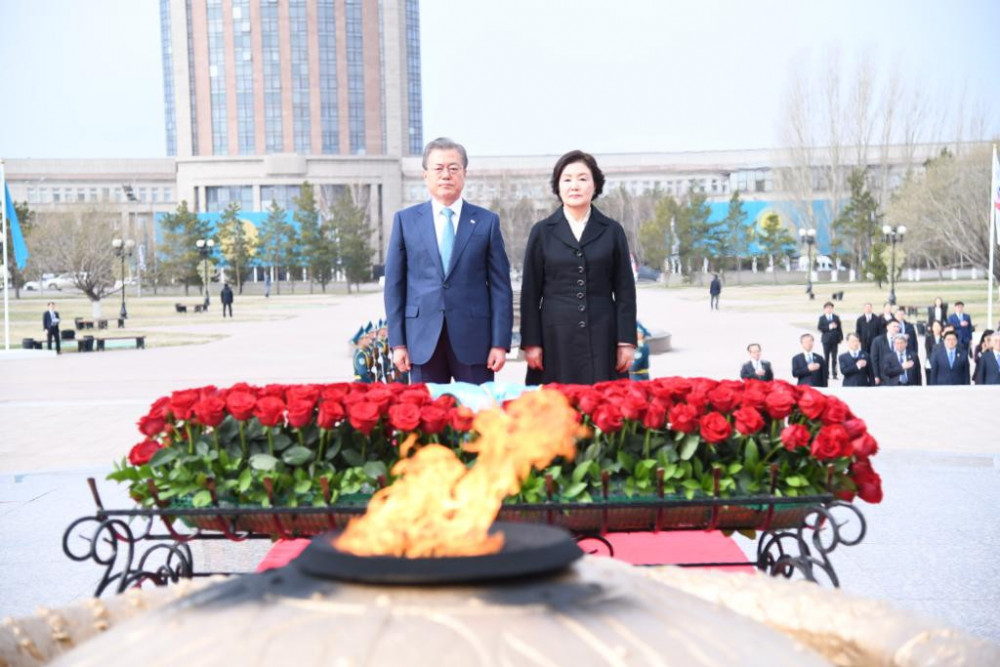 Корея президенті Мемлекет басшыларының аллеясына ағаш отырғызды