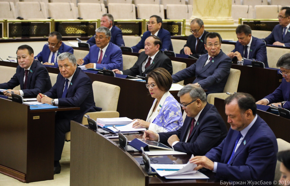 Дариға Назарбаева Елбасыға «Құрметті Сенатор» төсбелгісін табыстады