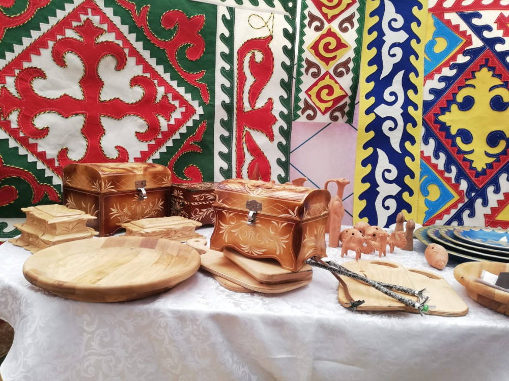 Қызғалдақ фестивалі: 500 домбырашы күй ойнап, 100-ден астам палуан күреседі 