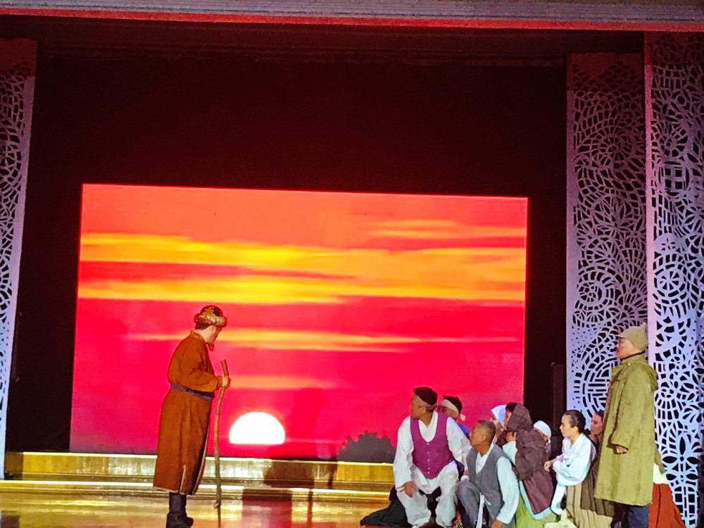 Оңтүстік Корея президенті Алматыдағы корей театрына барды