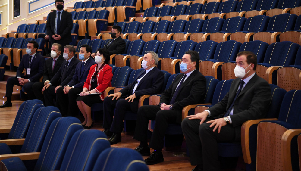 Назарбаев Қаллеки театрының жаңа ғимаратын аралады