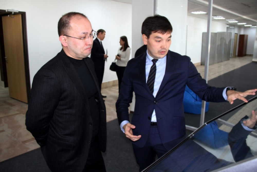 Ақпарат және коммуникациялар министрі Дәурен Абаев «Қазконтент» компаниясының жұмысымен танысуда, 22 желтоқсан 2018 жыл, Астана.