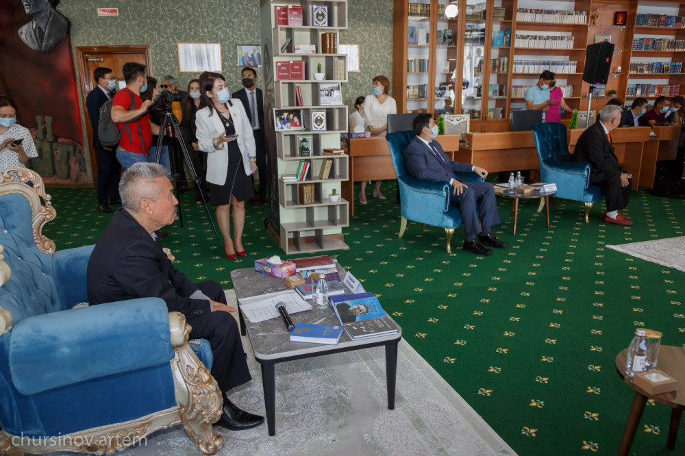 Елордада Әбдіжәміл Нұрпейісовтің құрметіне халықаралық онлайн конференция өтті