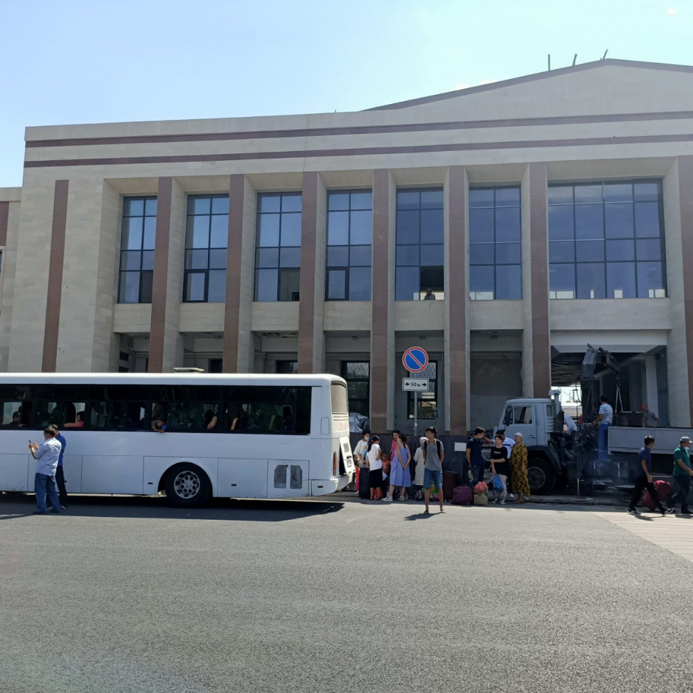 Тараздан Ақшолақ стансасына жолаушылар автобустары жөнелтілуде