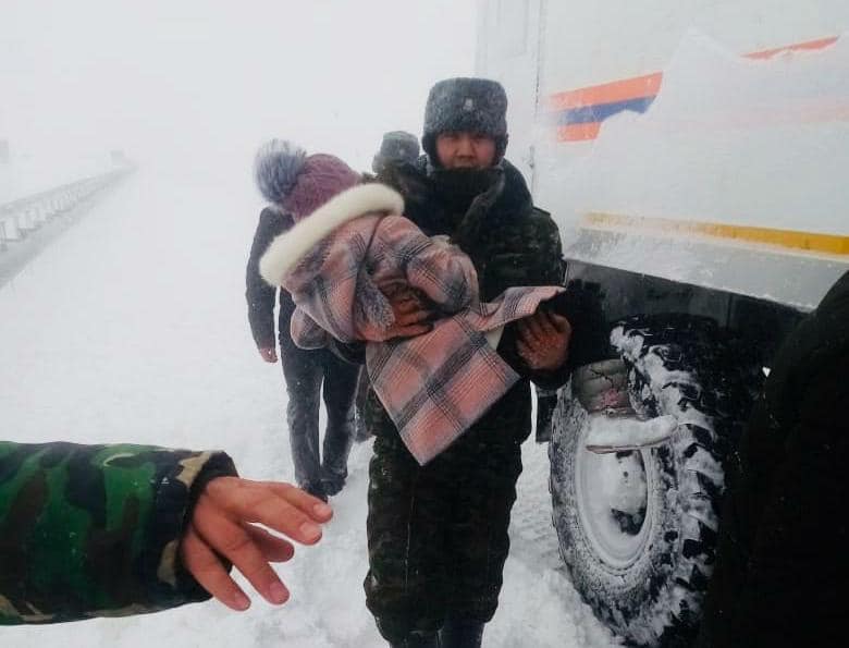 Түркістан облысында қарлы бораннан 400-ге жуық адам құтқарылған